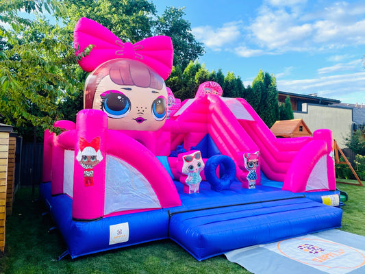 Piepūšamā atrakcija Lola. Atrakciju noma bērnu ballītēm Rīgā, Mārupē un Pierīgā. Droša un tīra.